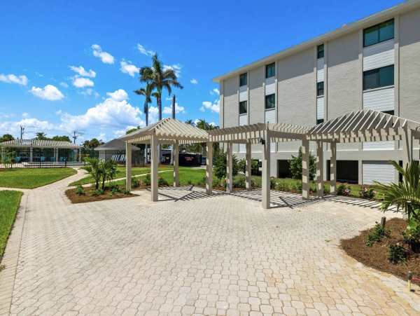 Family Friendly Complex in Sanibel Located on the Beach